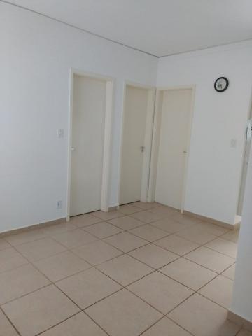 Alugar Apartamentos / Padrão em Ribeirão Preto. apenas R$ 915,00